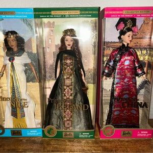 Vintage New 2001 Dolls Of The World